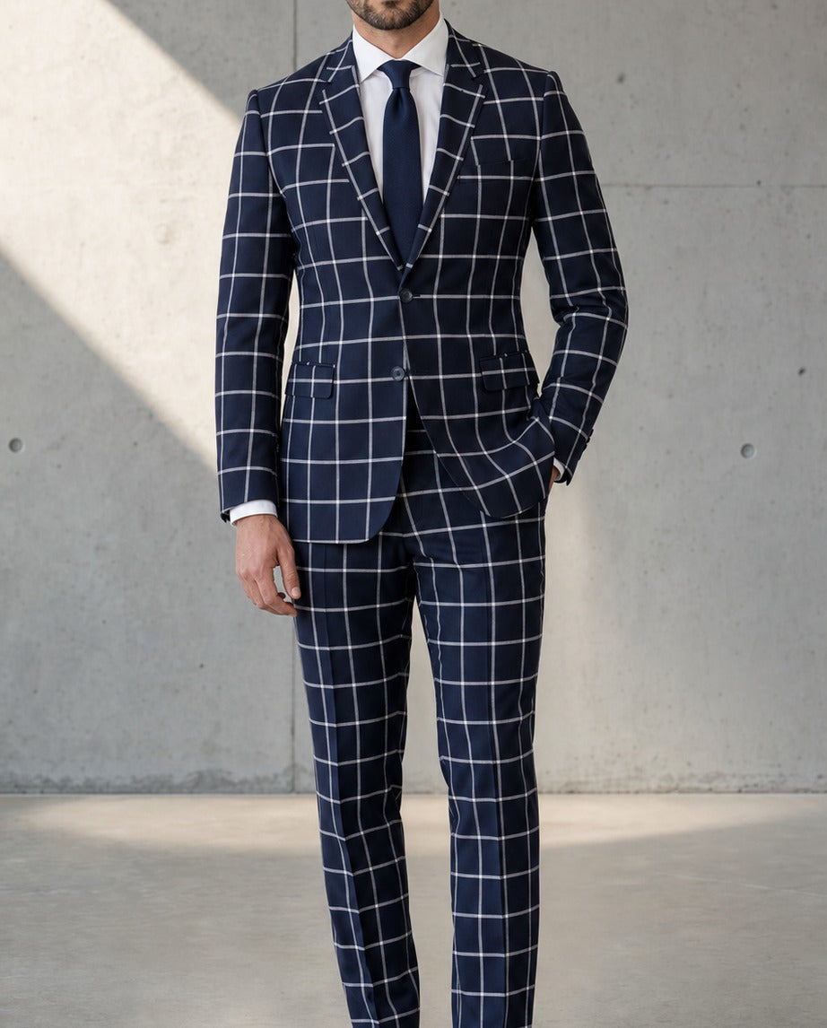 Le Harvy Suit - Bleu Marine - worn by a model, full-length front view | Roi de Soi