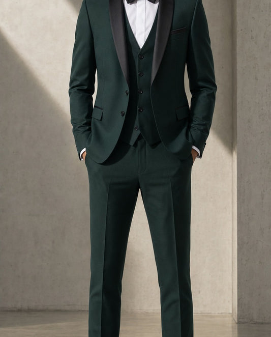 Le Quai Tuxedo - Vert - worn by a model, full-length front view | Roi de Soi